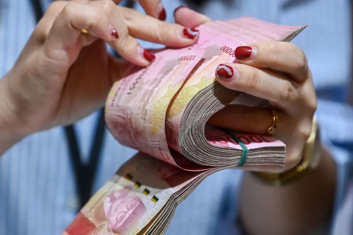 Rupiah Tak Terombang-Ambing: Kisah Ketangguhan Mata Uang Kita di Tengah Badai Ekonomi Dunia