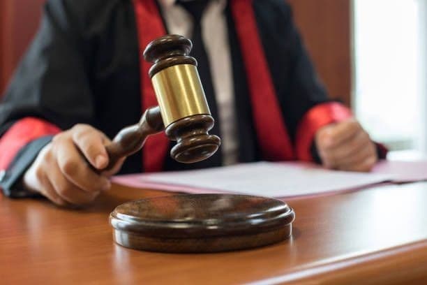 Hukum sebagai Kerangka Moral dan Struktural dalam Dinamika Sosial Kontemporer