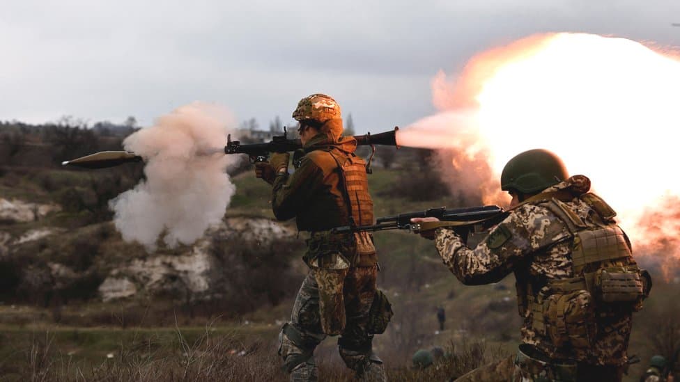 Evolusi Konflik Bersenjata: Sebuah Kajian Historis tentang Transformasi Peradaban Global