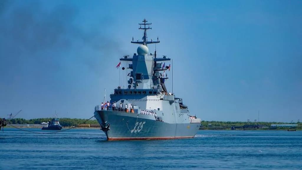 Jendela ke Laut yang Terbuka: Pelajaran Diplomasi dari Kapal Perang Asing di Pelabuhan Kita