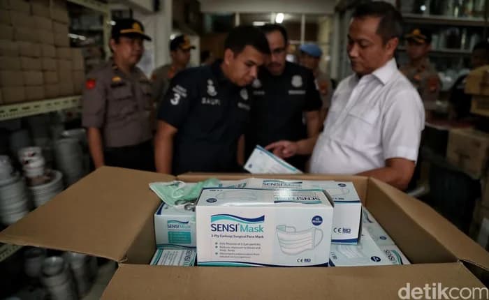 Di Balik Layar Pasar Masker: Ketika Polisi dan Harapan Bergandengan Tangan